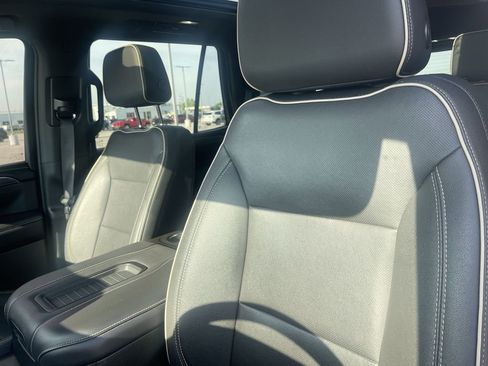 Used 2023 GMC Yukon SLT AWD/4WD image 7