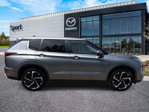 Used 2024 Mitsubishi Outlander SE FWD image 2