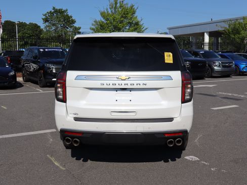 Used 2024 Chevrolet Suburban High Country AWD/4WD image 9