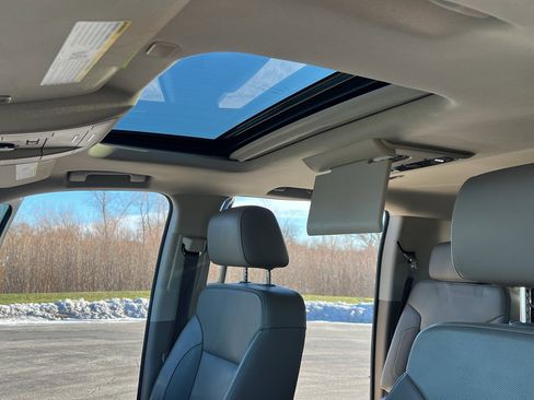 Used 2019 Chevrolet Suburban Premier image 22