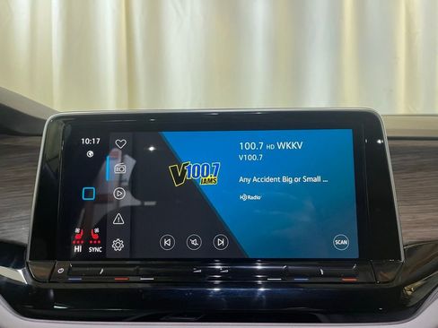 Certified 2025 Volkswagen Atlas SEL image 17