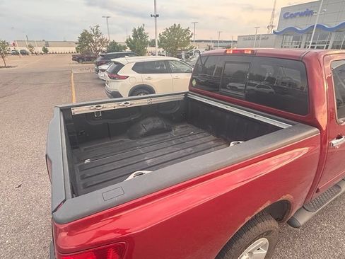 Used 2004 Nissan Titan LE AWD/4WD image 16