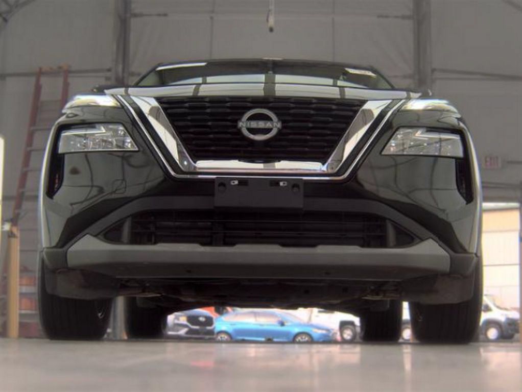 Used 2023 Nissan Rogue SV AWD/4WD image 3
