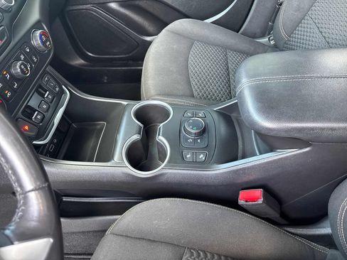 Used 2021 GMC Terrain SLE w/ Driver Convenience Package AWD/4WD image 19