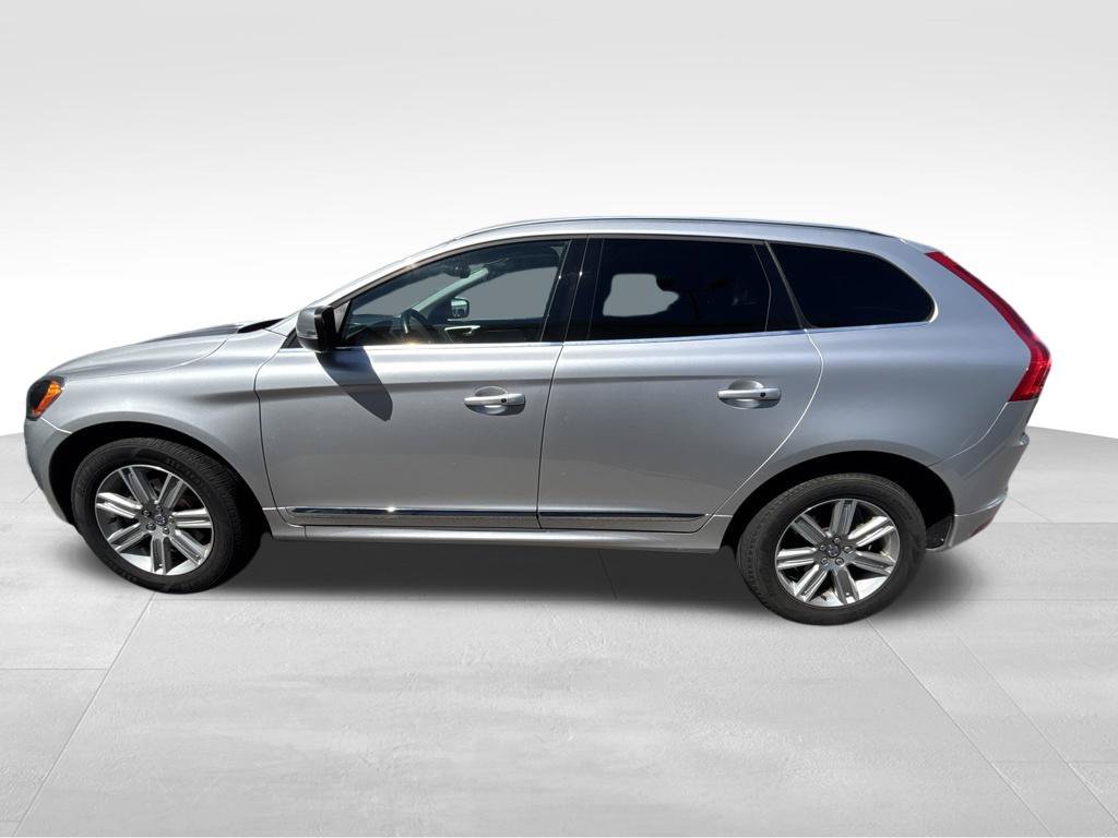 Used 2017 Volvo XC60 T5 Inscription w/ Preferred Option Package FWD image 2