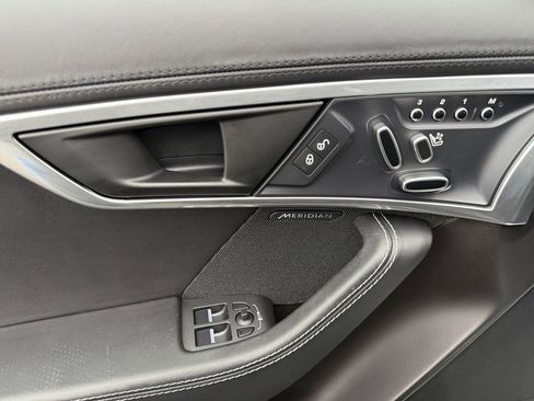 Used 2020 Jaguar F-TYPE Coupe image 11