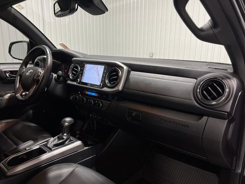 Used 2022 Toyota Tacoma Limited image 28