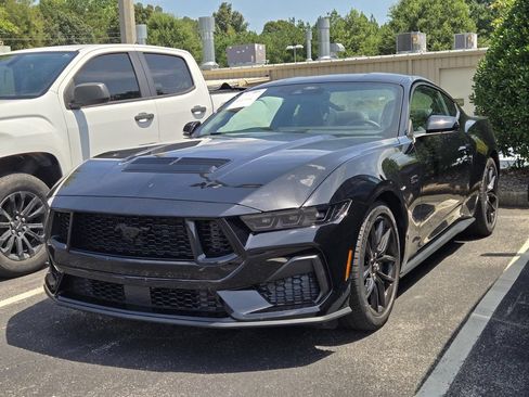 Used 2026 Ford Mustang GT Premium RWD image 3