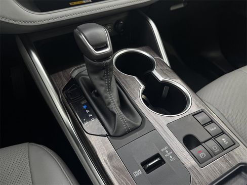 Used 2024 Toyota Highlander Limited image 19