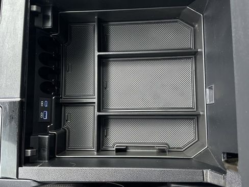 Used 2022 Toyota Tundra SR5 w/ SR5 Convenience Package image 9