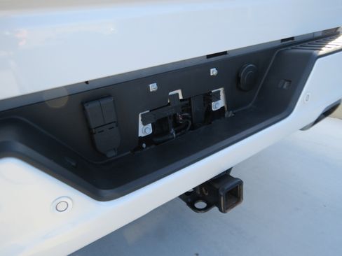 Used 2022 Chevrolet Silverado 1500 High Country w/ Technology Package image 12