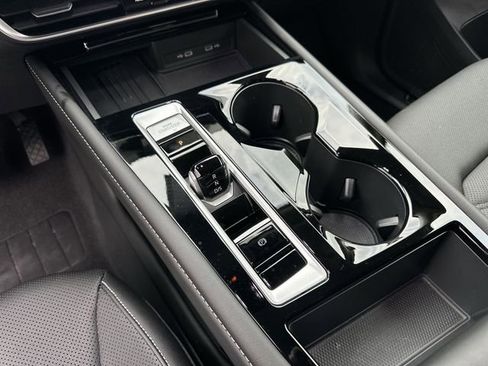 New 2025 Volkswagen Atlas SE image 16