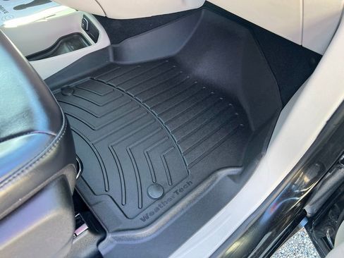 Used 2023 Chrysler Pacifica Touring-L FWD image 8