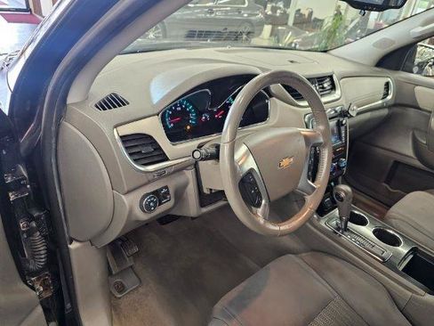 Used 2016 Chevrolet Traverse LT w/ Style and Technology Package FWD image 11
