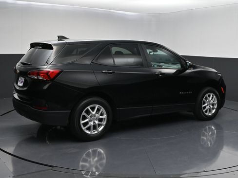 Used 2024 Chevrolet Equinox LS w/ LS Convenience Package FWD image 8