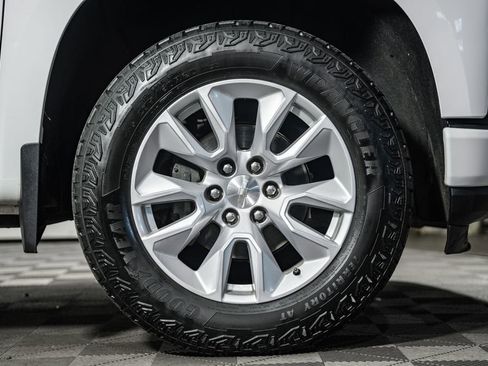 Used 2019 Chevrolet Silverado 1500 Custom w/ Custom Convenience Package image 17