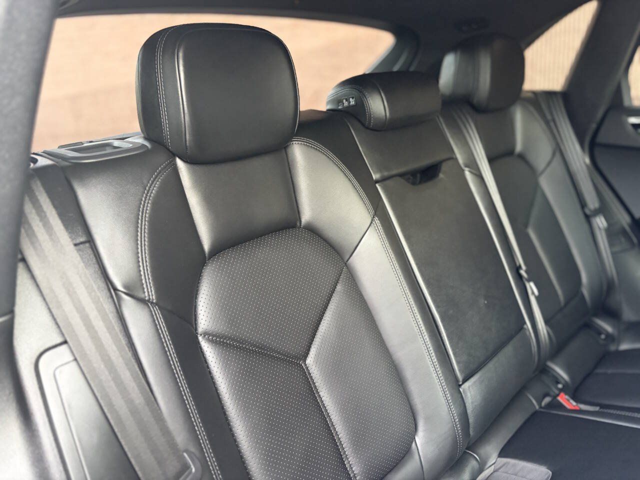 Used 2018 Porsche Macan AWD/4WD image 18