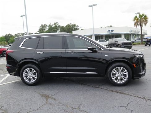 Certified 2024 Cadillac XT6 Luxury FWD image 2