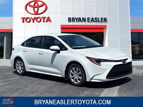 Used 2026 Toyota Corolla LE FWD image 1