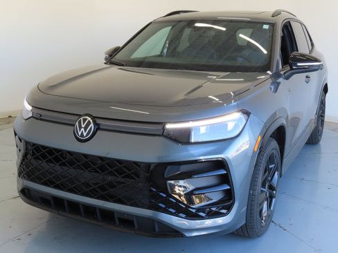 New 2026 Volkswagen Tiguan SE R-Line image 9