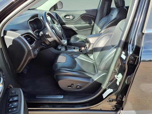 Used 2019 Jeep Cherokee Limited image 21