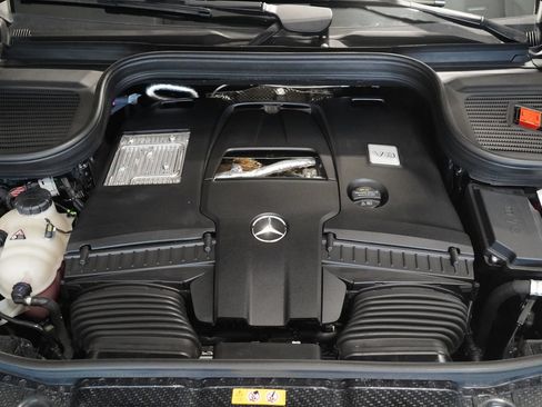 Used 2024 Mercedes-Benz GLS 580 4MATIC image 30