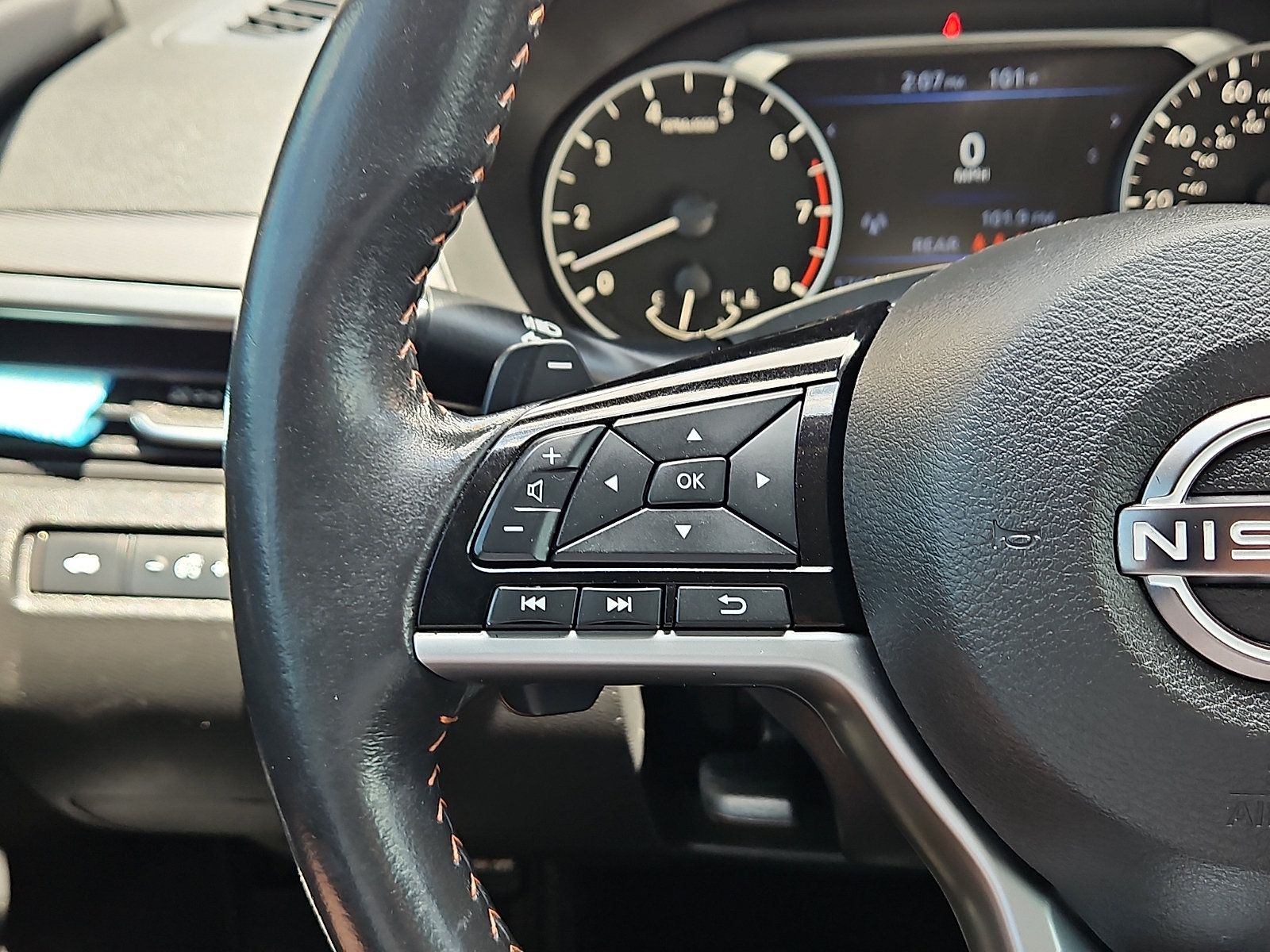 Used 2024 Nissan Altima 2.5 SR FWD image 15