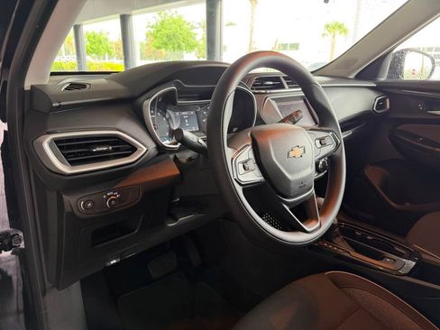 Used 2023 Chevrolet TrailBlazer LS FWD image 11