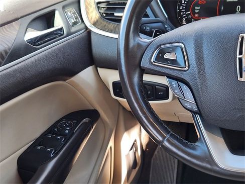 Used 2019 Lincoln MKC Reserve image 26