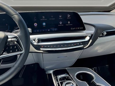 Certified 2025 Cadillac Lyriq Luxury w/ LPO, Floor Liner Package AWD/4WD image 9