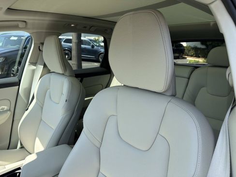 Certified 2023 Volvo XC60 B5 Plus w/ Protection Package Premier FWD image 19