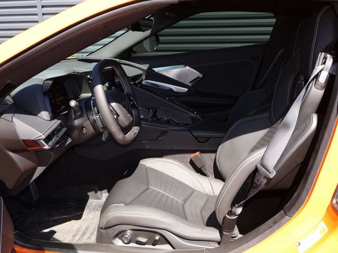 Used 2024 Chevrolet Corvette Z06 RWD image 5