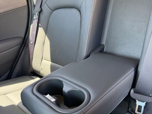 Used 2022 Hyundai Kona Limited FWD image 11