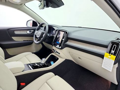 New 2026 Volvo XC40 B5 Plus w/ Protection Package Premier AWD/4WD image 17