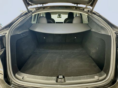 Used 2023 Tesla Model Y Performance image 29