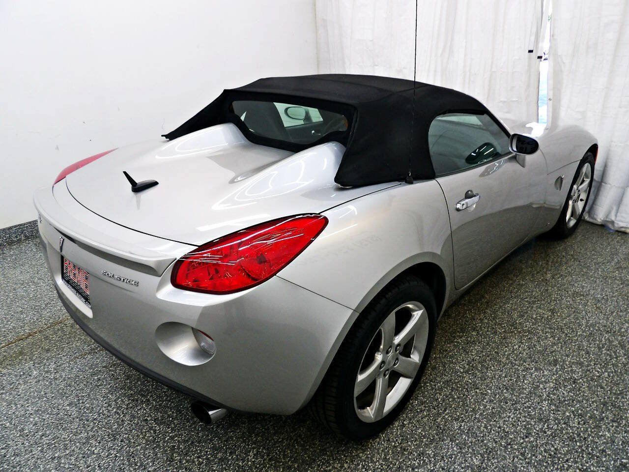 Used 2007 Pontiac Solstice Convertible w/ Premium Package RWD image 6