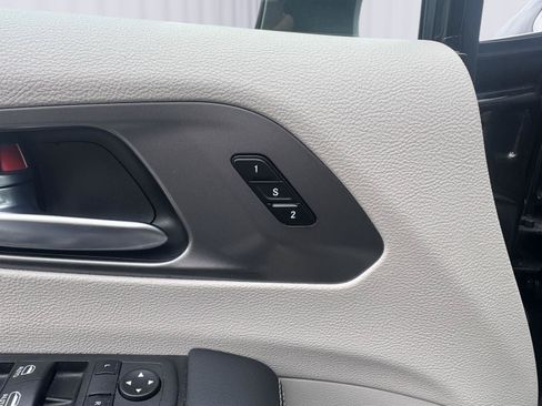 Used 2023 Chrysler Pacifica Touring-L FWD image 26