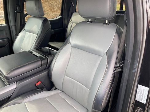 Used 2023 Ford F150 Lightning Lariat image 28