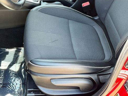 Used 2022 Hyundai Venue Limited FWD image 19