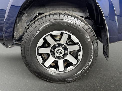 Used 2020 Toyota 4Runner 4WD image 32