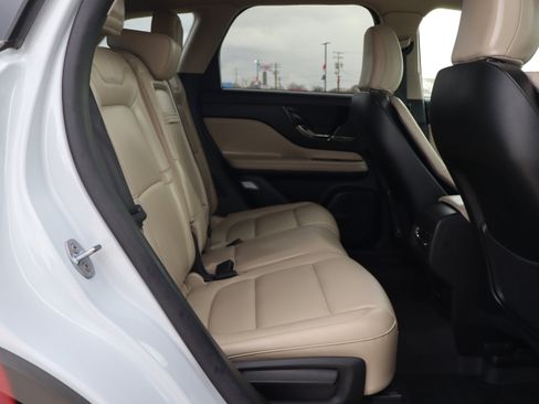 Used 2025 Lincoln Corsair AWD image 11