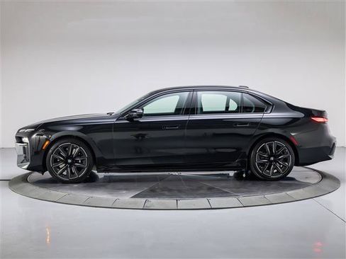 Used 2026 BMW i7 eDrive50 w/ M Sport Package RWD image 2
