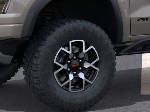 New 2026 GMC Canyon AT4X w/ LPO, Black Badging Package AWD/4WD image 10