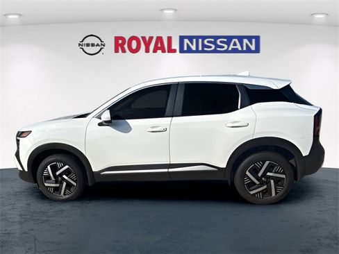 Used 2025 Nissan Kicks SV image 4