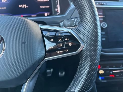 Certified 2022 Volkswagen Tiguan SEL R-Line image 20