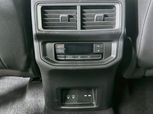 Used 2025 Volkswagen Atlas SE FWD image 27