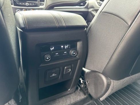 Used 2019 Chevrolet Traverse LT w/ LT Premium Package AWD/4WD image 15
