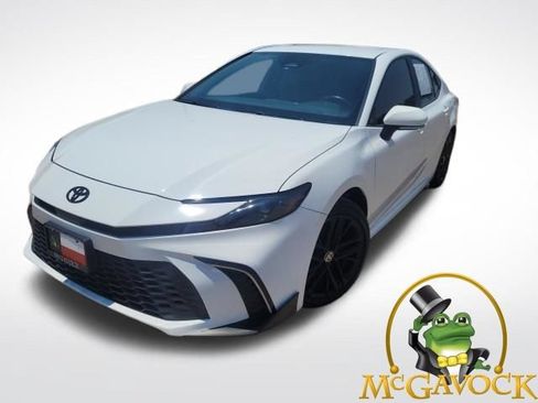 Used 2025 Toyota Camry SE w/ Convenience Package FWD image 1