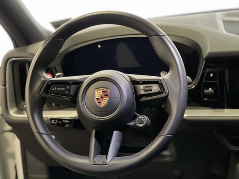 Certified 2025 Porsche Cayenne Coupe image 19