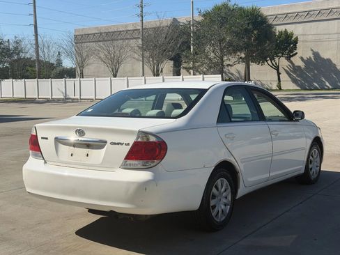Used 2005 Toyota Camry XLE image 8